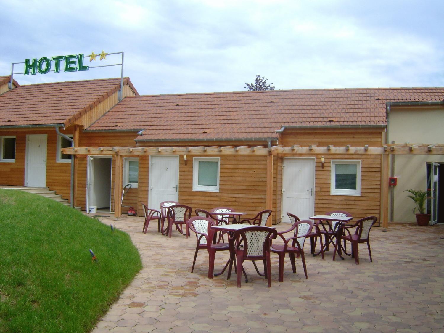 Hotel Le Richevaux Neufchâteau Eksteriør billede