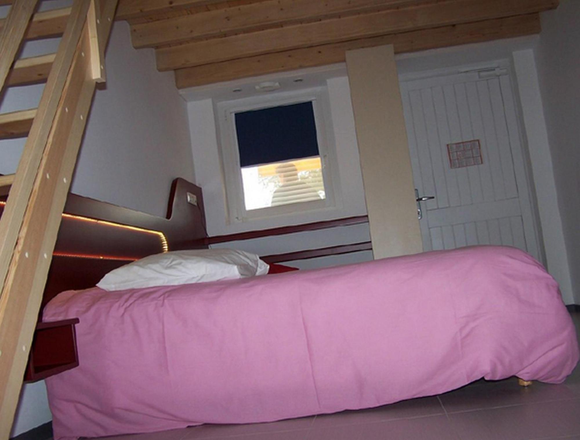 Hotel Le Richevaux Neufchâteau Eksteriør billede