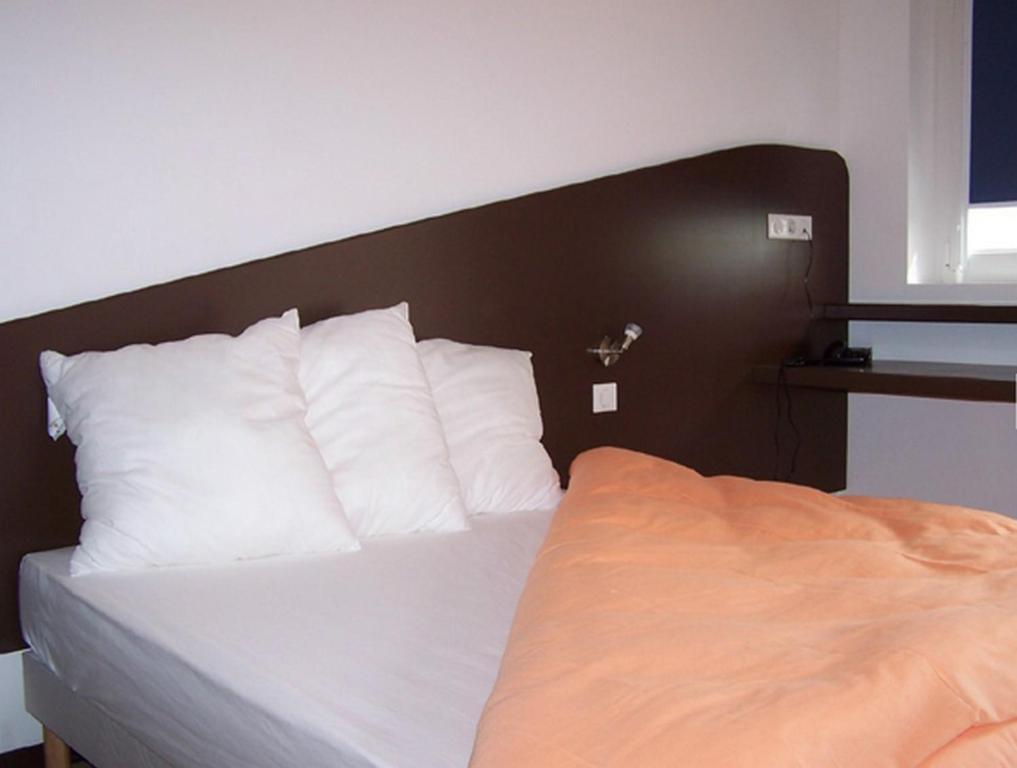 Hotel Le Richevaux Neufchâteau Eksteriør billede